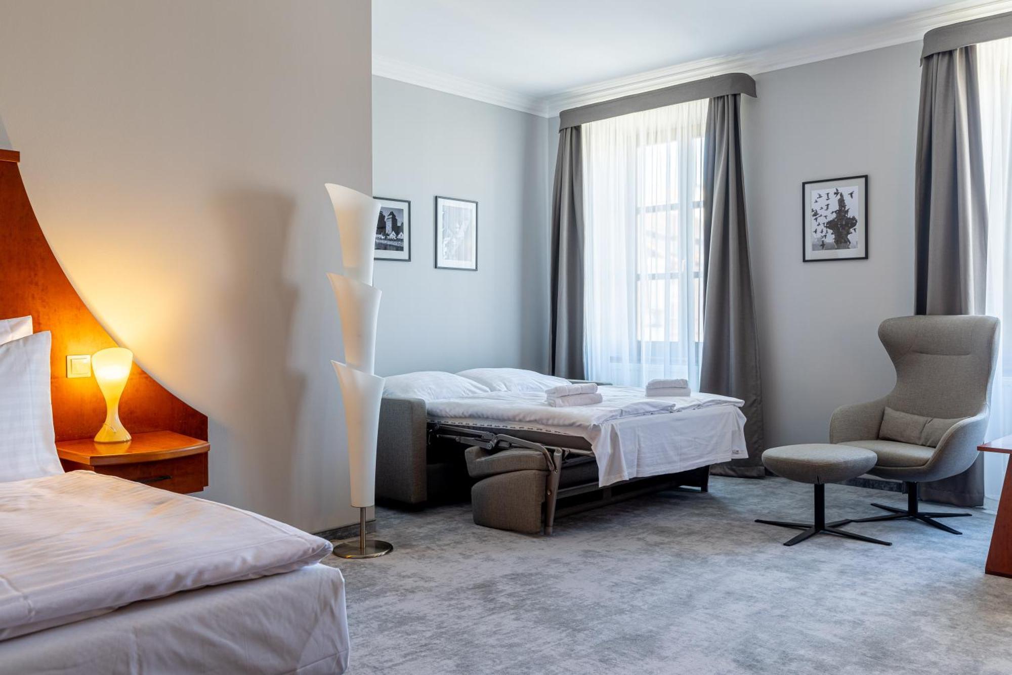 Grandhotel Zvon Ceske Budejovice Dış mekan fotoğraf